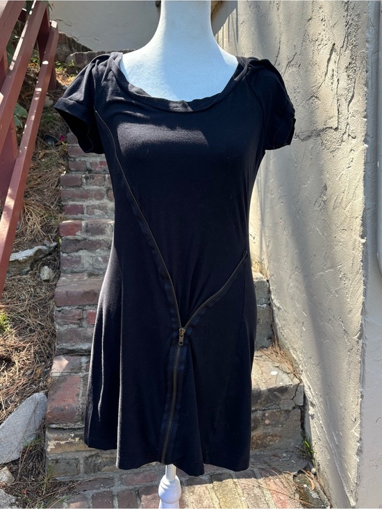 Romeo & Juliet Couture Dresses & Skirts - Romeo & Juliet Couture Black Short-Sleeve Mini Dress with Diagonal Zip